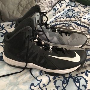 Nike Men’s Max Air Basketball Shoes 10.5